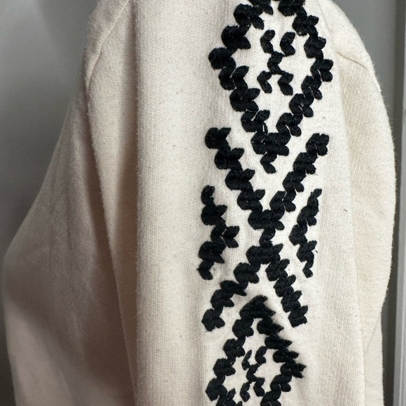 Cream Pullover with Aztec Embroidered Sleeves. LRL Women’s Pullover. Crew Neck. - Picture 9 of 11